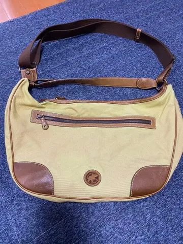 헌팅 월드 숄더백 베이지