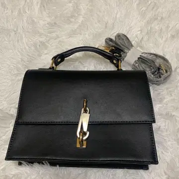 블랙 숄더백 합성 피혁 골드 금장 장식 남녀 공용