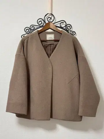 JEANASIS 숏 비버 하프 노카라 코트