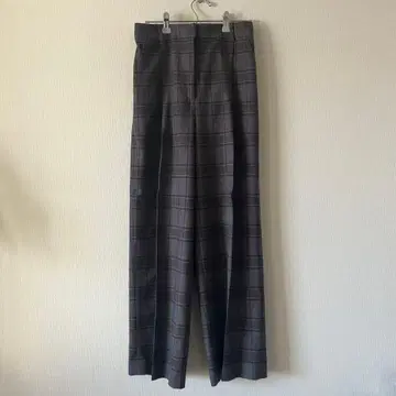 그레이 계열 체크 무늬 와이드 팬츠