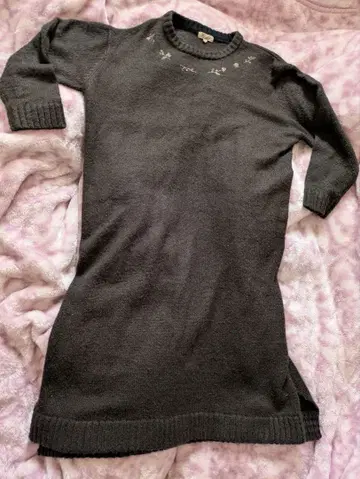 자수 들어간 짙은 갈색 긴팔 원피스 XL