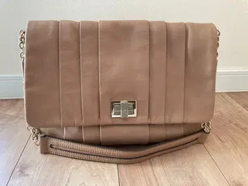 아냐 힌드마치 숄더백