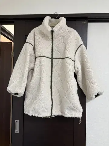 화이트 플리스 자켓 퀼팅