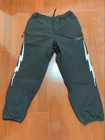 따뜻한 겨울 ELECTRIC 블랙 바지 MEDIUM