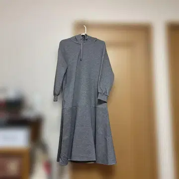 후드 부착 그레이 맨투맨 원피스