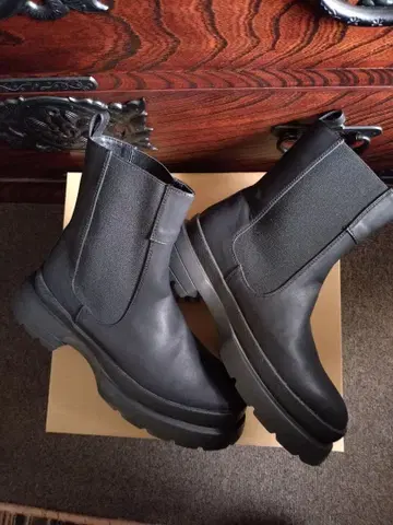 안티카 블랙 통굽 사이드 고어 부츠