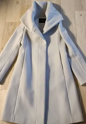 라이트 그레이 후드 부착 롱 코트