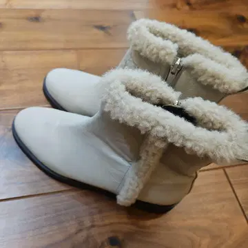 히미코 웨이브 밑창 보아 부츠 화이트 무스탕 가죽