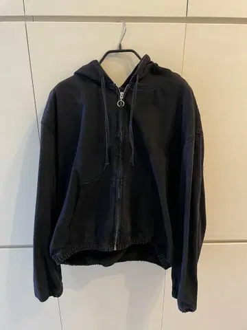 ZARA 블랙 후드 부착 후드티