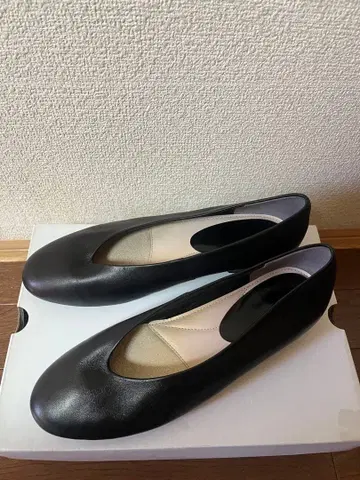 unreef 블랙 컷 아웃 디자인 펌프스 24.0