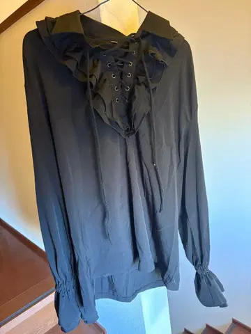 프릴 달린 블랙 긴팔 셔츠 해적 의상