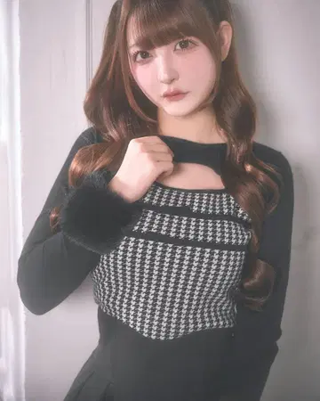 미셸 마카롱 쁘띠 리본 하운드투스 체크 니트탑