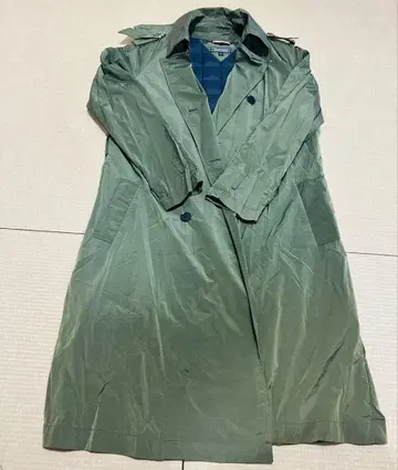 올리브 그린 트렌치코트