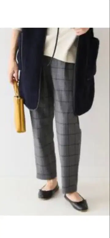 새상품급 슬로브 이에나 그레이 계열 체크 테이퍼드 팬츠