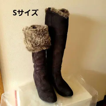 퍼 달린 블랙 롱 부츠