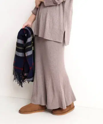 슬로브 이에나 홀 가먼트 머메이드 니트 스커트 베이지 롱