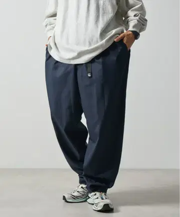 한정판 전개 와이드 실루엣 TR 클라이밍 슬랙스