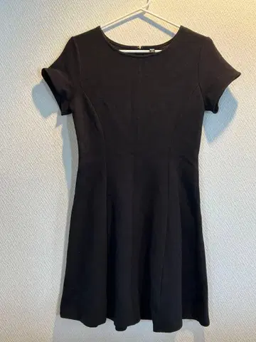 블랙 반팔 A라인 원피스