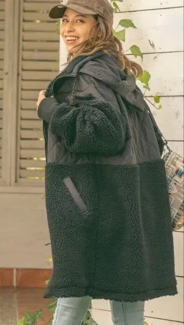 BAYFLOW 롱 코트 보아와 다운의 콤비네이션