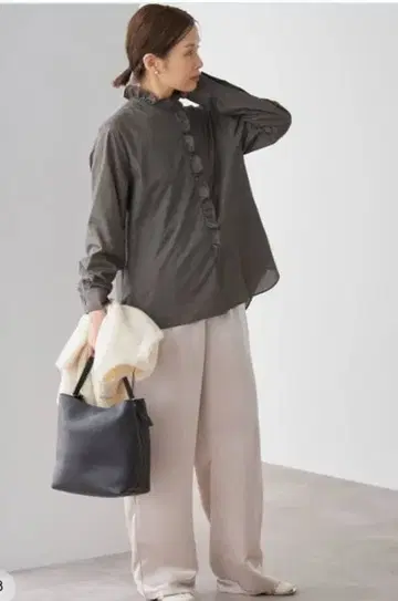 [ 새상품 ] 이에나 스탠드 프릴 블라우스