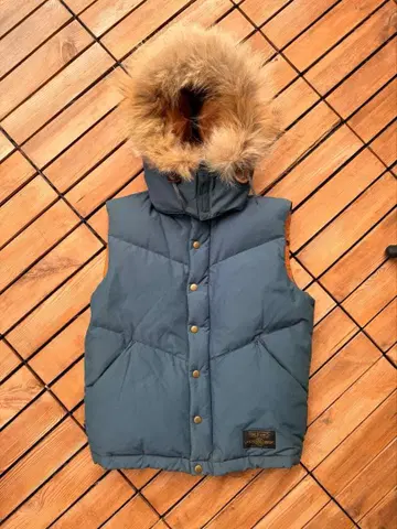 다크 블루 후드 부착 다운 베스트