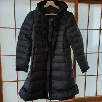 앤드러브 프릴 장식 코트 다운 85% L 사이즈 다용도 블랙