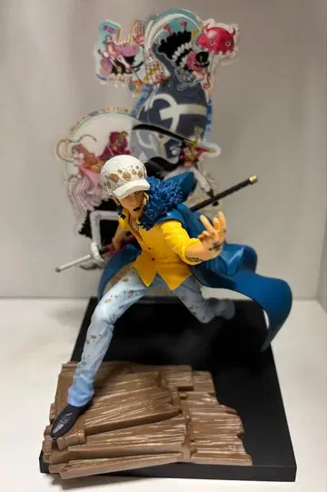 제일복권 원피스 대해적백경 C상 트라팔가 로 피규어 박스 없음