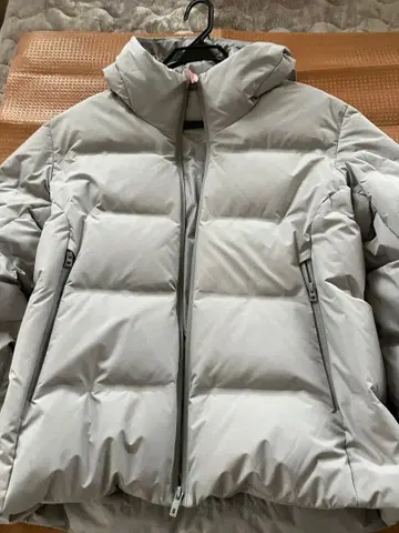 유니클로 심리스 다운 후드티 남성용 M 사이즈 후드티