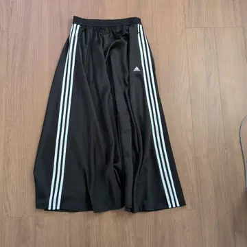 adidas 블랙 스트라이프 스커트 L