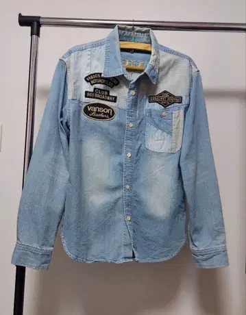 Vanson 자수 패치 부착 데님 셔츠