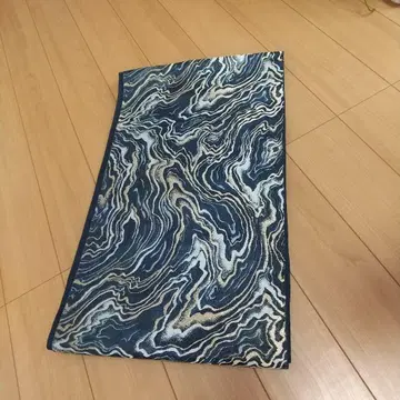 네이비와 골드의 마블 오비 고정 띠