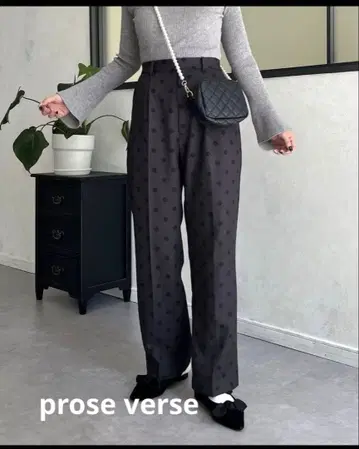 다크 그레이 도트 무늬 스트레이트 팬츠