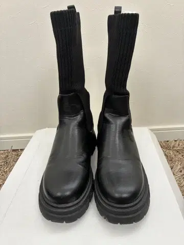 [ 새상품급 ] 천연 가죽 블랙 사이드 고어 부츠 23.5