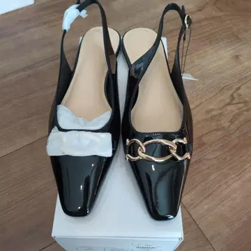 PLST 블랙 슬링백 펌프스 골드 체인