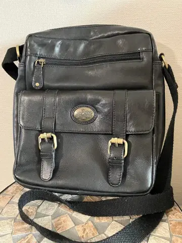 레더풍 블랙 숄더백