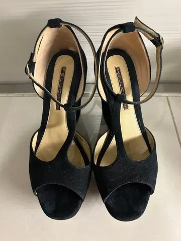 PELLICO 블랙 웨지힐 샌들