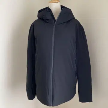 워크맨 GIGA PUFF 퓨전 다운 후디 L 블랙