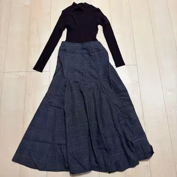 네이비 계열 체크 플레어 스커트 리본 포함