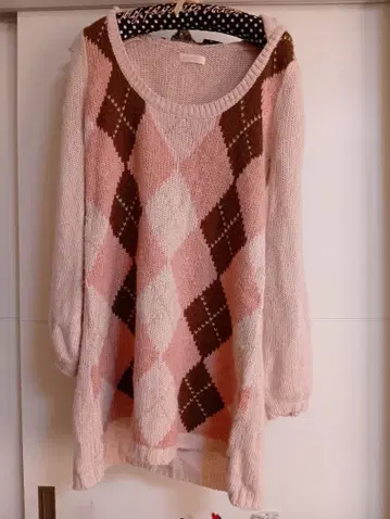 리즈리사 후드 부착 아가일 무늬 니트 원피스 핑크 브라운