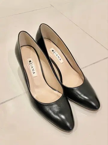 [ 새상품 ] DIANA 블랙 스틸레토 하이힐