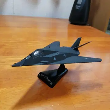 F117 스텔스 전략 폭격기