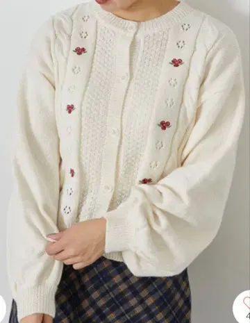 새상품 사만사 모스모스 에카 소포 꽃 자수 가디건 아이보리