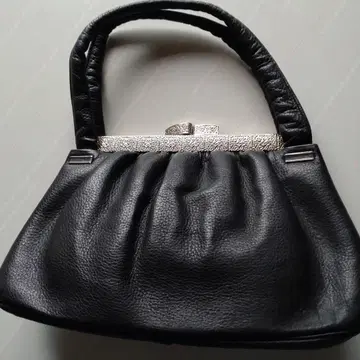 블랙 가죽 핸드백 메탈 클래스프