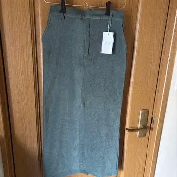 LOWRYSFARM 벨로라이크 타이트 스커트