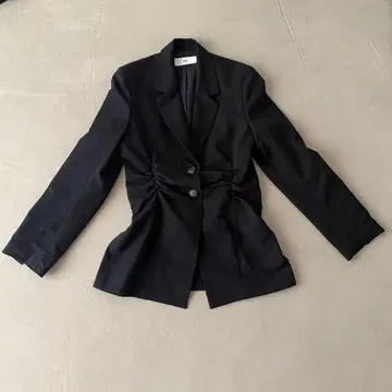 SLY 개더 장식 블랙 테일러드 자켓