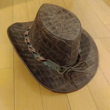 크로커다일풍 가죽 아웃도어 햇 (아틀리에 고양이)