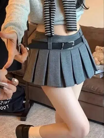 charme 플리츠 디자인 숏팬츠 스커트 S 사이즈 벨트 포함