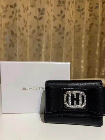 JILL by JILL STUART 3단 폴더형 지갑 블랙