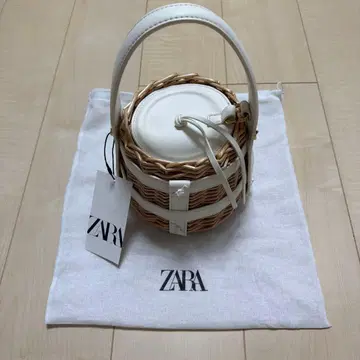 ZARA 바스켓백 화이트