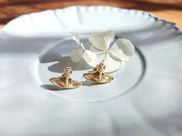 비비안 웨스트우드 귀걸이 골드